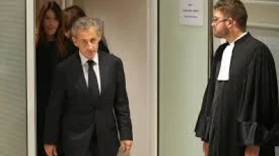 الرئيس الفرنسي السابق نيكولا ساركوزي يدخل السجن