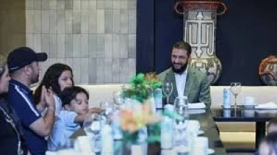 الشرع يلتقي بعائلات سورية في مقهى شعبي في البرازيل