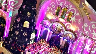 إضاءة شجرة الميلاد في اللاذقية: رسالة سلام ووحدة لكل السوريين