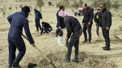 حملة تشجير واسعة في دير الزور بمناسبة الذكرى الأولى للتحرير والنصر