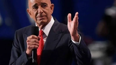 إعلام عبري: توم باراك  في إسرائيل لوضع "خطوط حمراء" على تحركات جيش الاحتلال في سوريا