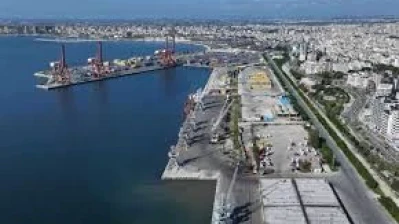 وصول أول حاوية ترانزيت من ميناء العقبة الأردني إلى مرفأ اللاذقية السوري