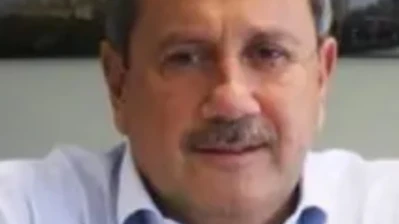 القضاء الفرنسي يطوي ملف "لافارج سوريا": أحكام تاريخية بالسجن وإدانة "فراس طلاس" كمهندس لصفقات التمويل