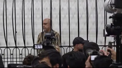 عاطف نجيب أمام القضاء في أولى جلسات المحاكمة بدمشق