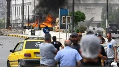 مقتل جندي، وأصابة 23 شخصاً، جراء انفجار سيارة مفخخة قرب مبنى تابع لوزارة الدفاع بدمشق