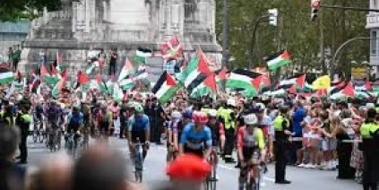 احتجاجات مناهضة للاحتلال تنهي سباق إسبانيا للدراجات مبكرا