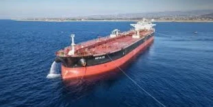 ناقلة نفط سعودية تحمل 90 ألف طن من النفط الخام تصل إلى ميناء سوري