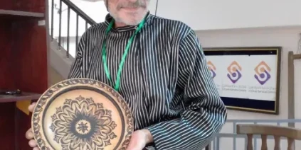 حين يتكلم الخشب… مأمون الحلاق وذاكرة المخرطة الدمشقية