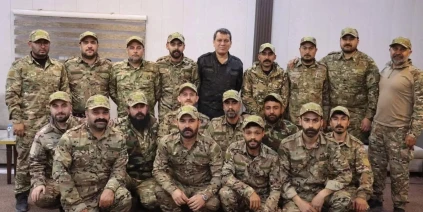 مستشار سياسي يعلق على ظهور قائد قسد بزي وزارة الدفاع السورية