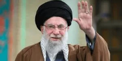 ترامب يشيد بمقتل خامنئي ويقول إن الضربات ستستمر، وطهران تعلن الحداد 40 يوما وتهدد بالانتقام