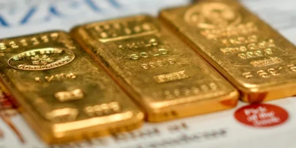 الذهب يستعيد بريقه كملاذ آمن.. والتوترات الإقليمية تشعل أسعار الطاقة وتغلق "هرمز"