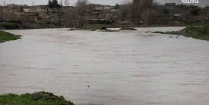 الهلال الأحمر يُجلي عائلات في الحسكة مع تجدد فيضان نهر الخابور ويُجهّز مركز إيواء للمتضررين