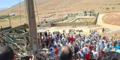 قائد الأمن الداخلي بريف دمشق يلتقي أهالي بلدة «عين منين» وينهي الاحتجاجات