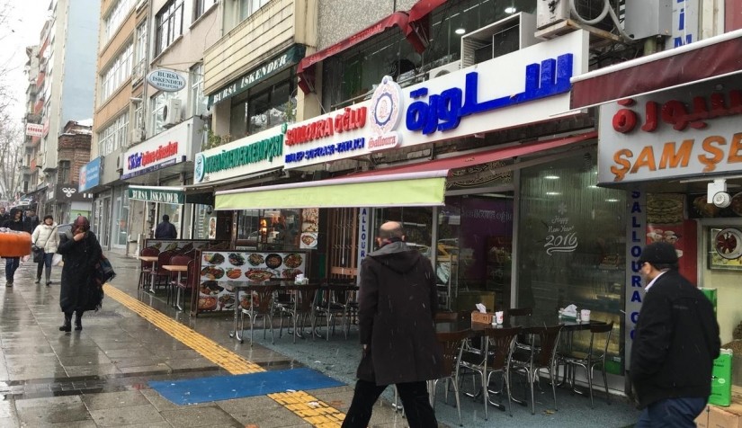 أحد المحلات السورية في شارع يوسف باشا بأسطنبول (إنترنت)