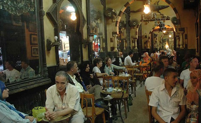مقهى في إحدى الدول العربية (إنترنت)