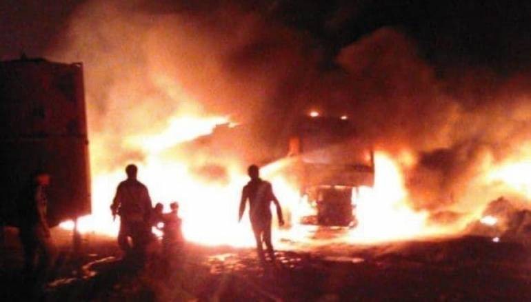 صورة أرشيفية لحرائق في أحد ناقلات النفط قرب حلب (إنترنت)
