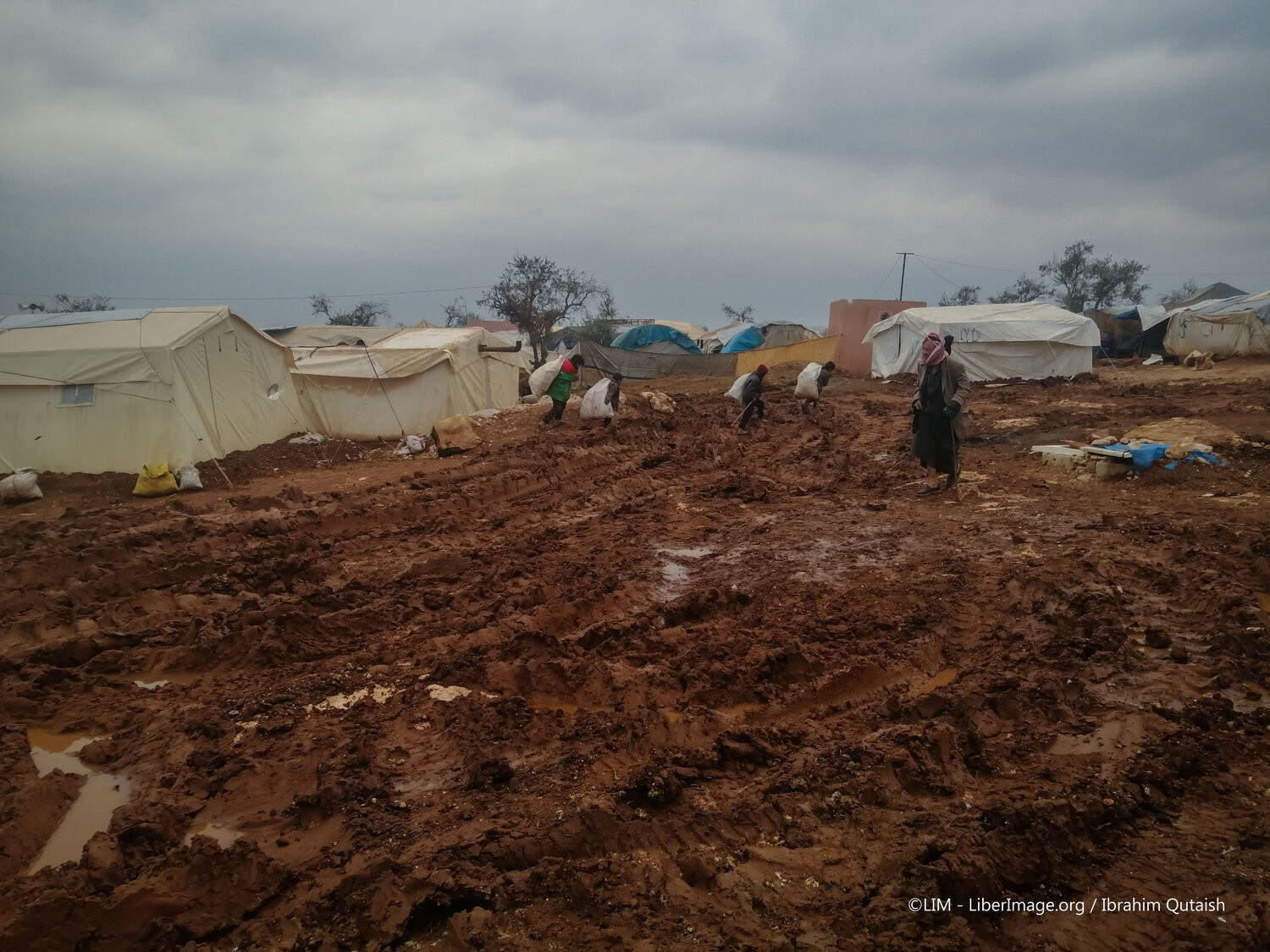 أرشيف، معاناة اللاجئين في مخيم أطمة