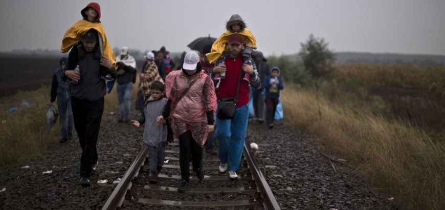 لاجئون في طريقهم إلى اوروبا (إنترنت)
