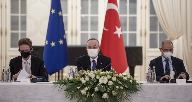 وزير الخارجية التركي مولود تشاوش أوغلو في اجتماع مع سفراء بلدان الاتحاد الأوروبي لدى أنقرة (إنترنت)