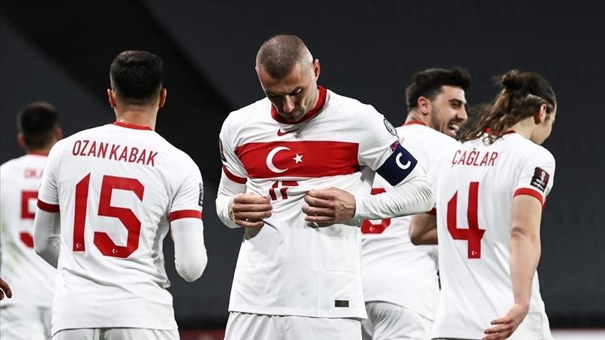 اللاعب التركي بوراك يلماز صاحب ثلاثية بلاده (الأناضول)