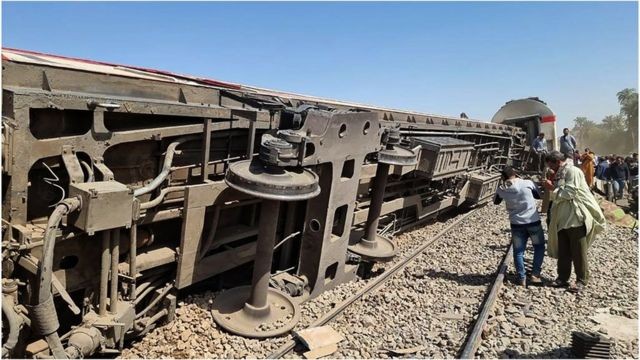 القطار الذي تعرض لحادث في منطقة سوهاج في مصر (إنترنت)
