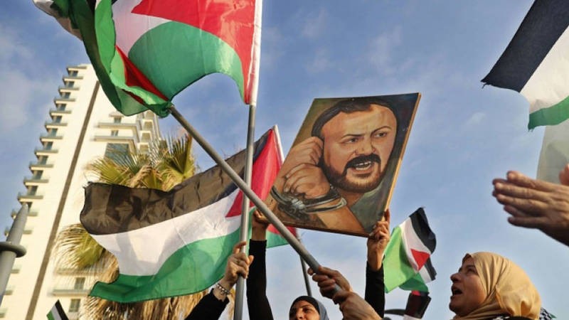 مظاهرة في فلسطين تطالب بإطلاق سراح الأسير الفلسطيني مروان البرغوثي (إنترنت)