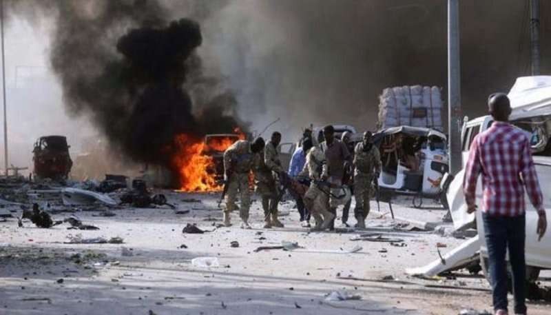 لحظة الهجوم الانتحاري على إحدى القواعد العسكرية الصومالية (إنترنت)