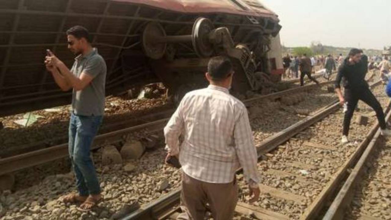 صورة من حادث القطار اليوم (إنترنت)