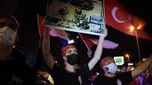 ناشطون اتراك وغرب امام السفارة الاسرائيبية في اسطنبول / انترنت