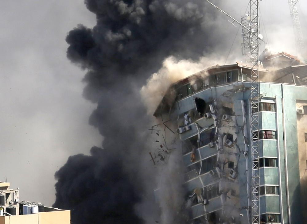 قصف المبنى الذي يضم مكاتب وكالة أسوشيتيد برس ووسائل الإعلام الأخرى في مدينة غزة