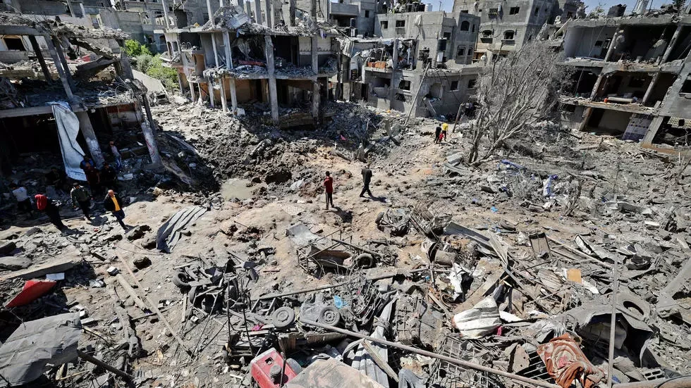 دمار نتيجة غارات إسرائيلية في بيت حانون في شمال قطاع غزة في 14 أيار/مايو 2021 © أ ف ب
