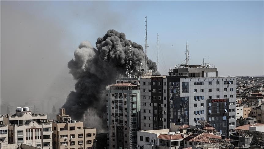 لحظة القصف على قطاع غزة (BBC)