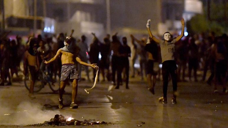 احتجاجات ليلية في العاصمة تونس