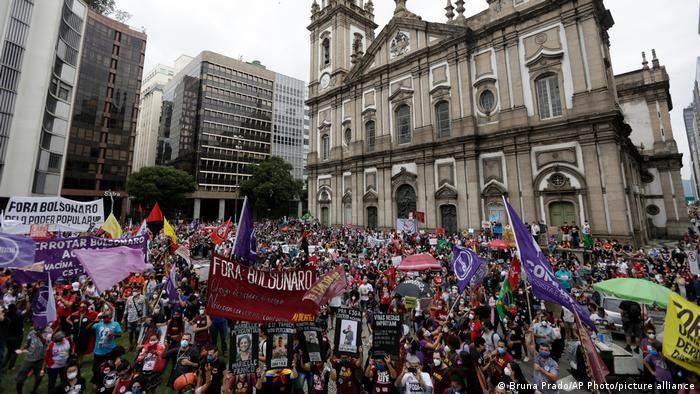 مظاهرات في ريو دي جانيرو ضد الرئيس بولسونارو بعد تجاوز وفايات كورونا نصف مليون شخص (19 يونيو 2021)