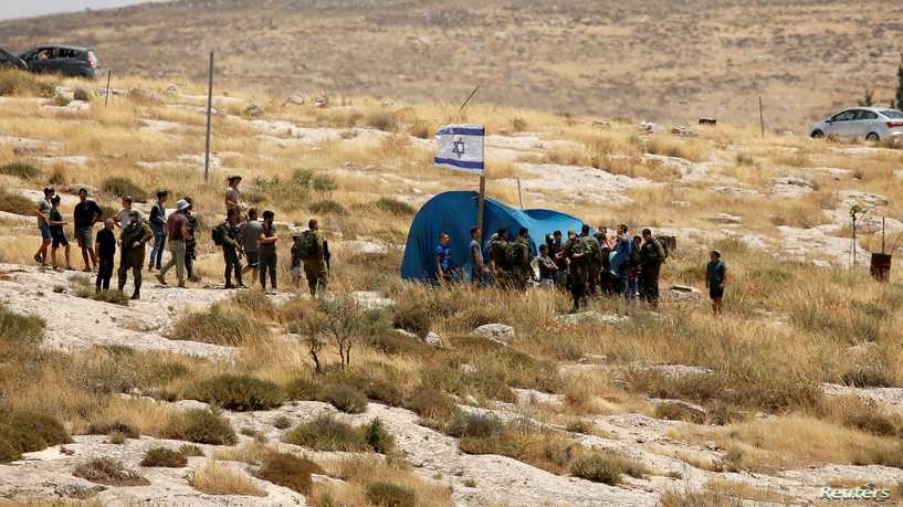 الجيش الاسرائيلي يزيل المستوطنة الاسرائيلية
