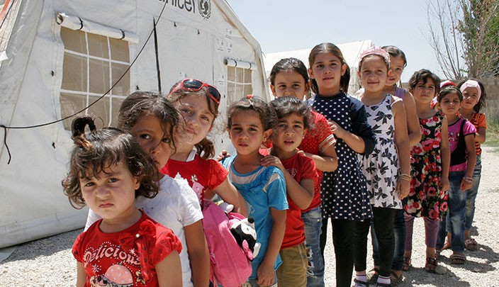 الاطفال السوريون في لبنان .. خارج المدرسة وخارج التوثيق وعرضة للجوع