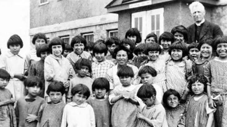 صورة لأطفال السكان الأصليين في مدرسة جنوب أونتاريو