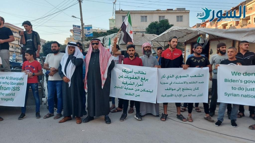 جانب من الوقفة الاحتجاجية في عفرين نصرة لفصيل" أحرار الشرقية "(أمين العلي)
