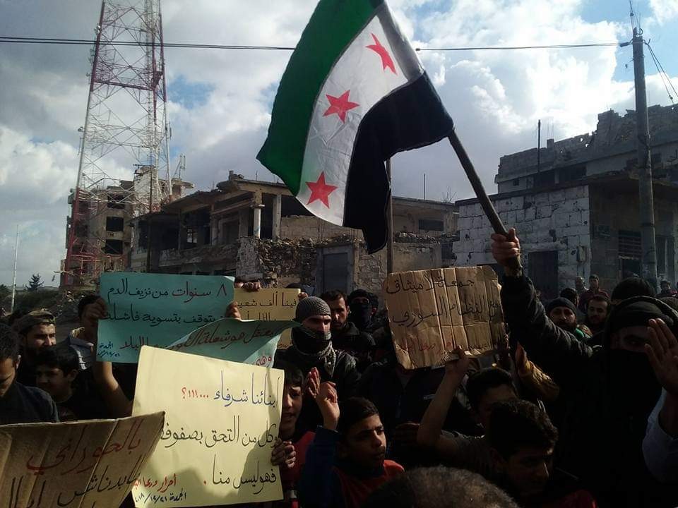 صورة من مظاهرة درعا الرافضة لنظام الأسد(انترنت)