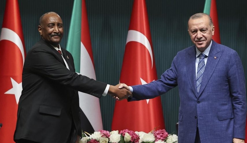 الرئيس التركي رجا طيب أردوغان وفؤاد أوقطاي(انترنت)