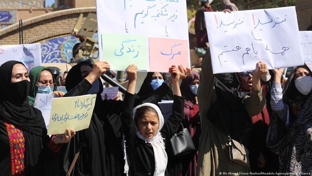 مظاهرة نسائية نادرة في أفغانستان: نطالب بحقوقنا ولسنا خائفات