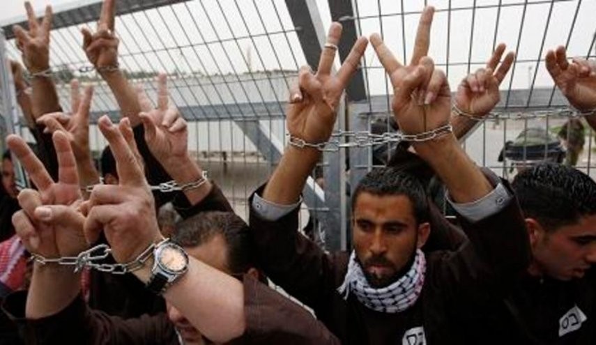 الأسرى الفلسطينيون يضربون عن الطعام(انترنت)