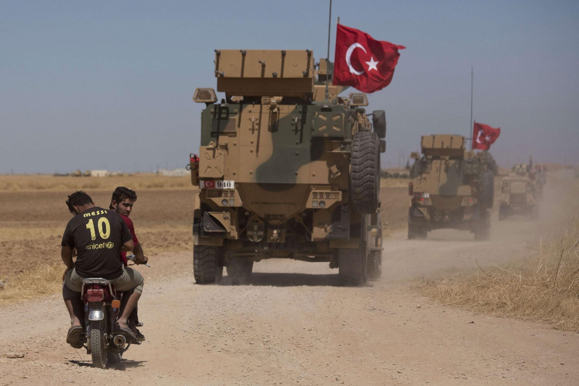 رتل من القوات التركية داخل الارض السورية
