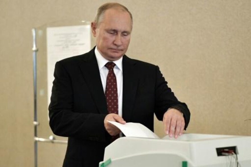 بوتين يدلي بصوته في الانتخابات(انترنت)