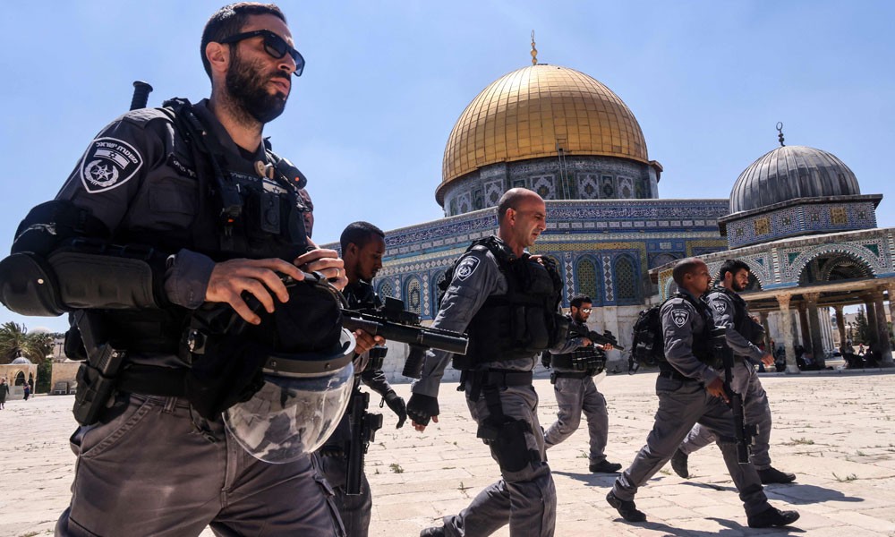 مسؤولون فلسطينيون وأردنيون يحذرون من تداعيات قرار إسرائيلي حول الأقص