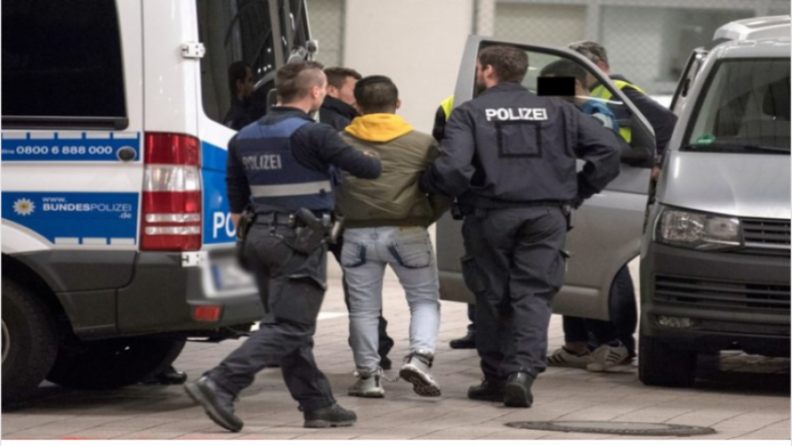 الشرطة الألمانية تقبض على 14 لاجئا سوريا غير قانوني