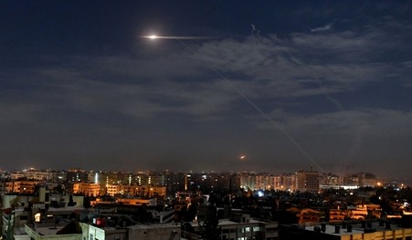 لتلفزيون السوري: هجوم صاروخي إسرائيلي على منطقة قرب دمشق