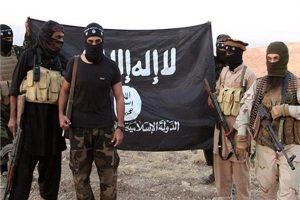 تنظيم “داعش” يقتحم حقلاً نفطياً محاذياً لقاعدةٍ أمريكية بريف دير الزور ويضرم النار فيه