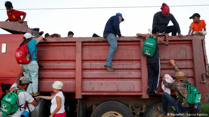مهاجرون يخترقون الحدود بين بيلا روسيا وبولندا