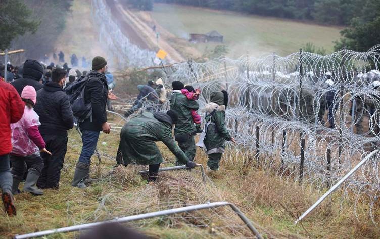 اللاجئون يواجهون"أعمال عنف" على الحدود البيلاروسية البولندية